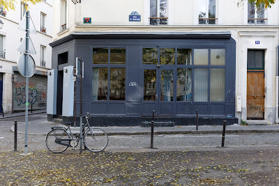 ajar à Paris