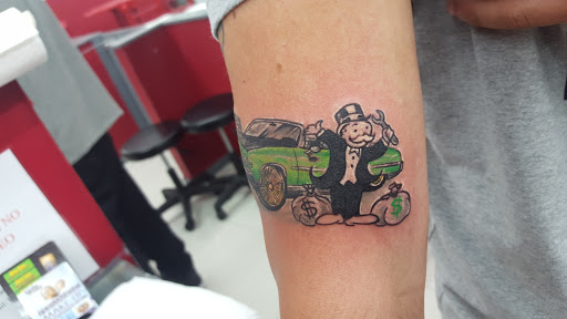 Tattoo Shop «Lucky Tattoo», reviews and photos, 1639 Washington Ave, Miami Beach, FL 33139, USA