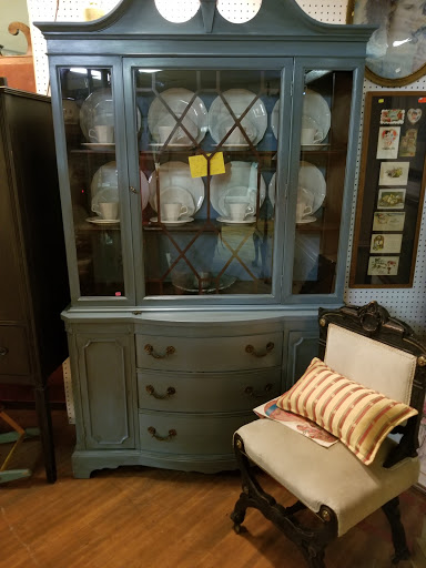 Antique Furniture Store «Useful Things Antiques & Collectibles Store», reviews and photos, 11 Crenshaw Ln, Coxs Creek, KY 40013, USA
