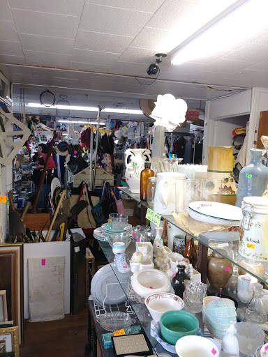 Thrift Store «Rag & Bone Thrift Shop», reviews and photos, 1011 7th Ave, Seaside, OR 97138, USA