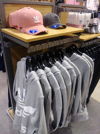 Shoe Store «Finish Line», reviews and photos, 12341 Wayzata Blvd, Hopkins, MN 55305, USA