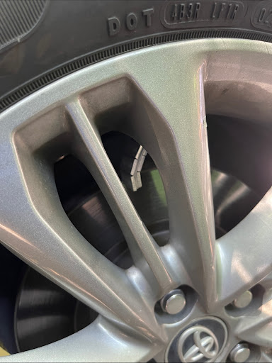 Tire Shop «Discount Tire Store - Kirkland, WA», reviews and photos, 12410 NE 124th St, Kirkland, WA 98034, USA