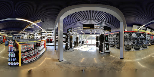 Truck Accessories Store «4 Wheel Parts Performance Center», reviews and photos, 550 W San Carlos St, San Jose, CA 95126, USA