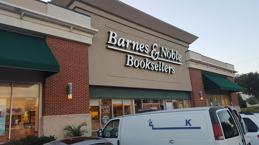 Shopping Mall «Long Gate Shopping Center», reviews and photos, 4814 Hale Haven Dr, Ellicott City, MD 21043, USA