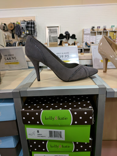 Shoe Store «DSW Designer Shoe Warehouse», reviews and photos, 8502 Eager Rd, Brentwood, MO 63144, USA