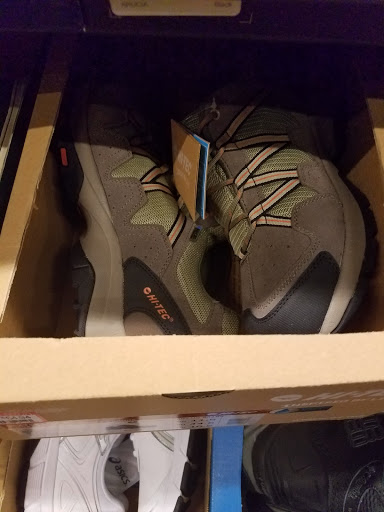 Shoe Store «DSW Designer Shoe Warehouse», reviews and photos, 17158 Redmond Way, Redmond, WA 98052, USA