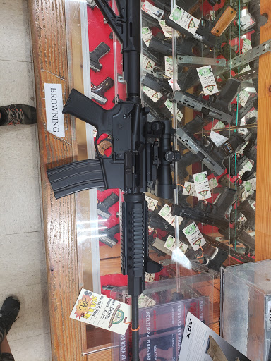 Outdoor Sports Store «Fin Feather Fur Outfitters - Cleveland», reviews and photos, 18030 Bagley Rd, Middleburg Heights, OH 44130, USA