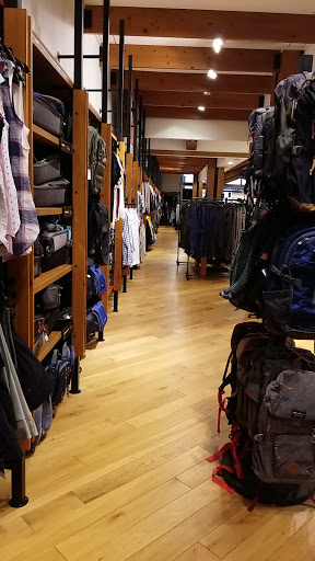 Clothing Store «Eddie Bauer», reviews and photos, 1835 Annapolis Mall Rd #1444, Annapolis, MD 21401, USA