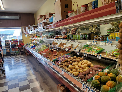 Grocery Store «Gaston Market», reviews and photos, 222 Front St, Gaston, OR 97119, USA