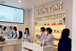 Le Healing Clinic image