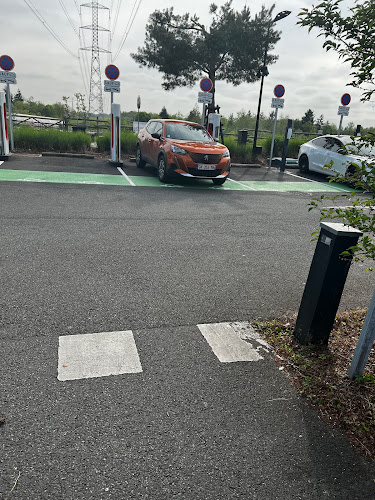 Borne de recharge de véhicules électriques Tesla Supercharger Chambray-lès-Tours