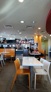Atmosphère du Restaurant KFC MARSEILLE PLAN DE CAMPAGNE à Cabriès - n°12
