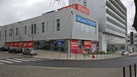 Staples Almada