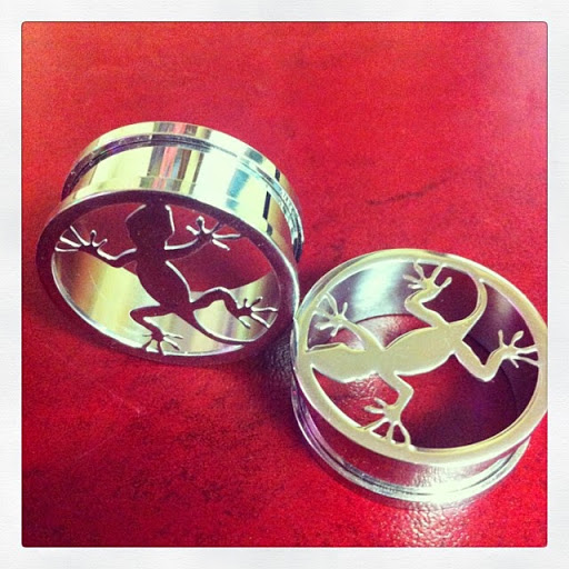 Tattoo Shop «studio 316 Tattoo & Body Piercing», reviews and photos, 84-22 Roosevelt Ave, Jackson Heights, NY 11372, USA