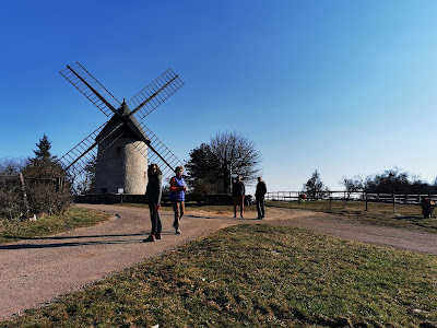 Moulin à vent à Montceau-et-Écharnant