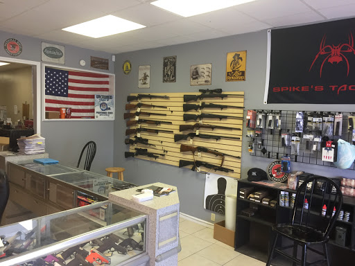 Gun Shop «R Tac», reviews and photos, 209 Public Square, Lafayette, TN 37083, USA