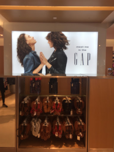 Clothing Store «Gap Factory Store», reviews and photos, 741 S Broadway, Los Angeles, CA 90014, USA