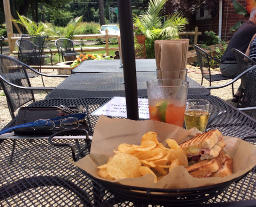 Lounge «Snapshots Lounge», reviews and photos, 1320 Weaver Dr, Granville, OH 43023, USA