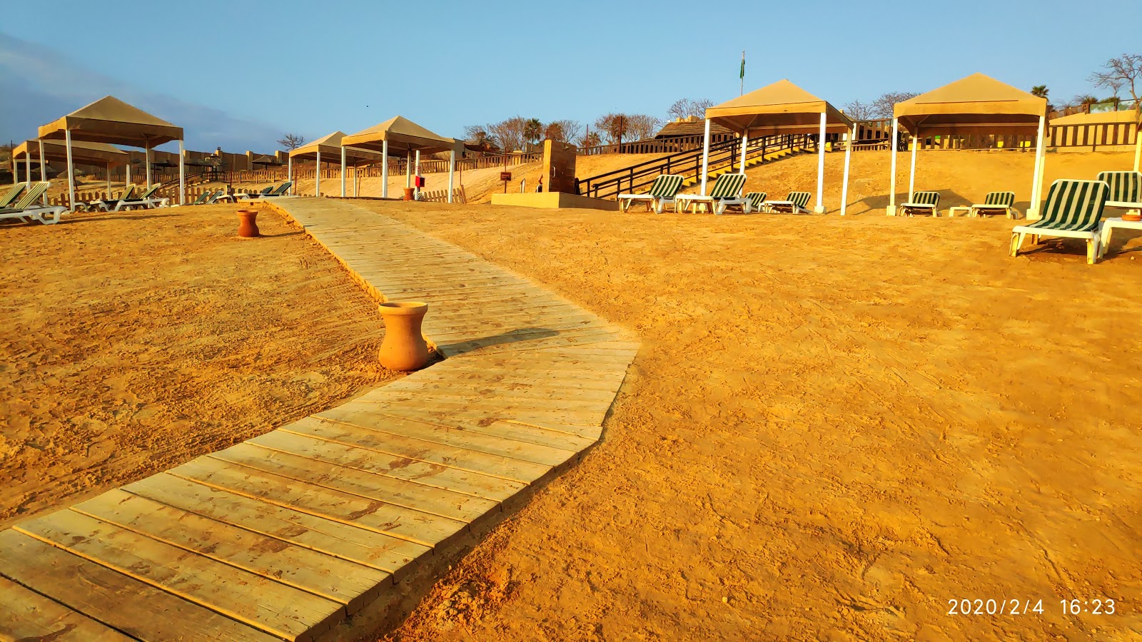 Holiday Inn Dead Sea Beach'in fotoğrafı - rahatlamayı sevenler arasında popüler bir yer