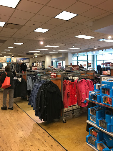 Sportswear Store «Columbia Sportswear Outlet», reviews and photos, 3 Monroe Pkwy, Lake Oswego, OR 97035, USA