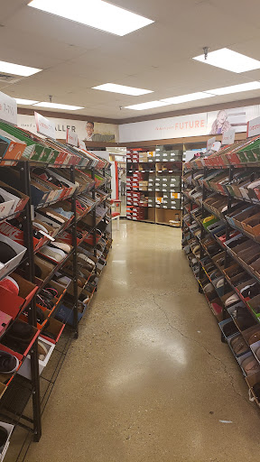 Shoe Store «Famous Footwear», reviews and photos, 124 Danada Square W, Wheaton, IL 60189, USA
