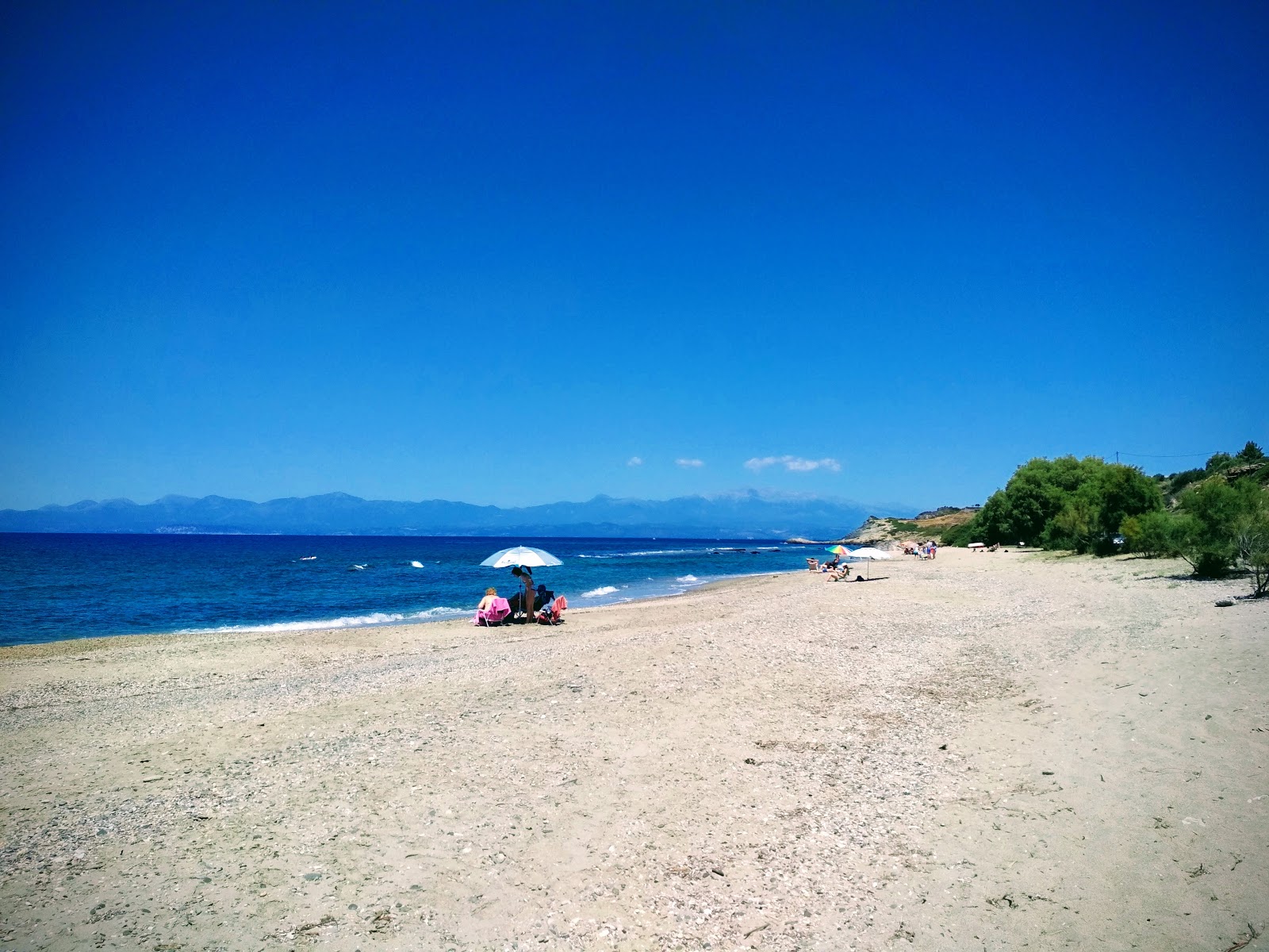 Foto van Tigania beach gelegen in een natuurlijk gebied