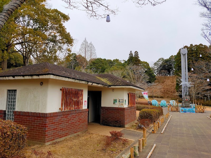 芝山公園 公衆トイレ