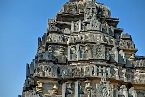 Ancient Shri Abaluru Basaveshwara Temple. ಪುರಾತನ ಶ್ರೀ ಅಬಲೂರು ಬಸವೇಶ್ವರ ದೇವಸ್ಥಾನ image