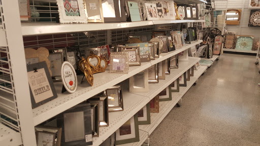 Clothing Store «Ross Dress for Less», reviews and photos, 3425 E Foothill Blvd, Pasadena, CA 91107, USA