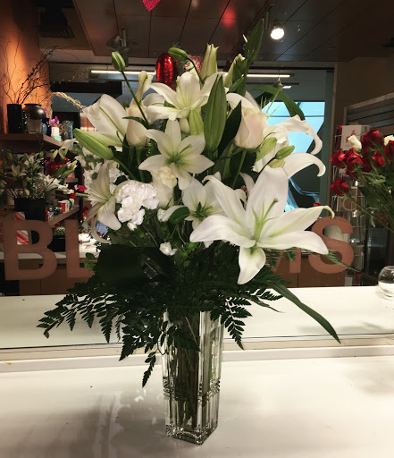 Florist «Blooms», reviews and photos, 900 SW 5th Ave, Portland, OR 97204, USA