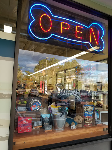 Pet Supply Store «Mud Bay», reviews and photos, 12186 SW Scholls Ferry Rd, Tigard, OR 97223, USA