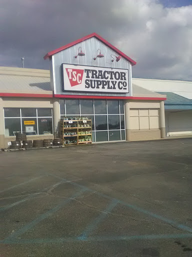 Home Improvement Store «Tractor Supply Co.», reviews and photos, 2202 N Park Rd, Connersville, IN 47331, USA