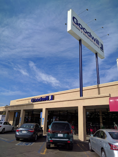 Goodwill - Reseda, 18225 Sherman Way, Reseda, CA 91335, USA, 