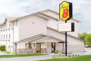 Super 8 by Wyndham Kent/Akron Area image