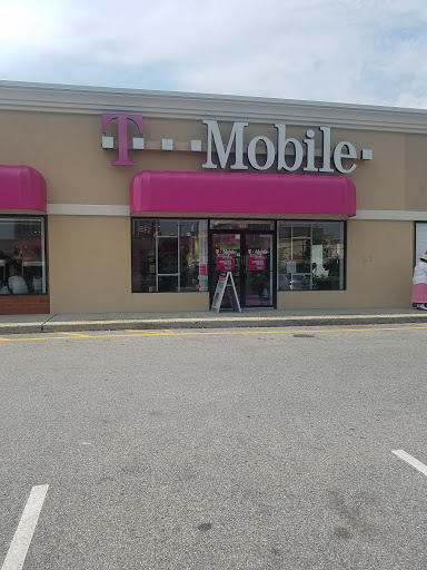 Shopping Mall «Bay Plaza Shopping Center», reviews and photos, 2100 Bartow Ave, Bronx, NY 10475, USA