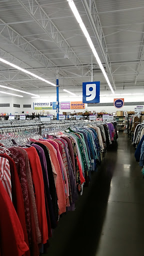 Thrift Store «99th & Camelback Goodwill Retail Store & Donation Center», reviews and photos, 10005 W Camelback Rd, Phoenix, AZ 85037, USA