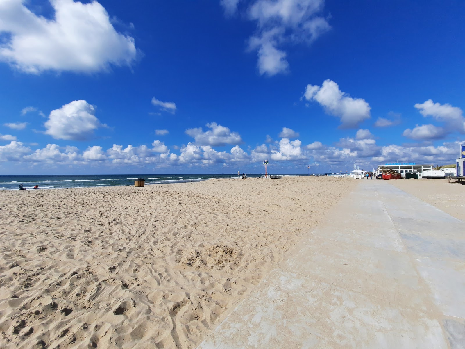 Foto di Spiaggia di Kijkduin con baia grande