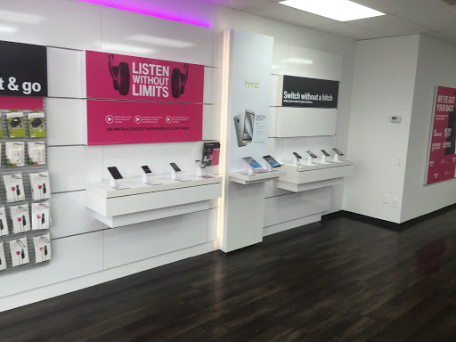 Cell Phone Store «T-Mobile», reviews and photos, 8303 Hwy 6 N, Houston, TX 77095, USA