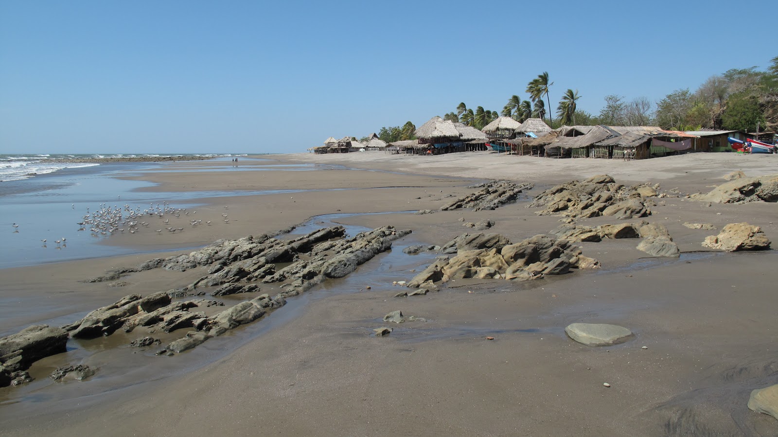 Φωτογραφία του Playa La Boquita υποστηρίζεται από βράχους