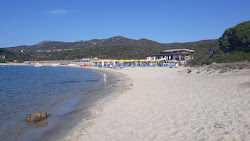 Spiaggia Cala Sassari'in fotoğrafı geniş ile birlikte