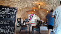 Atmosphère du Restaurant La Table du clocher à Aigues-Vives - n°11