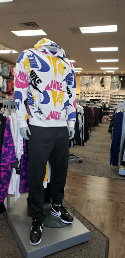 Shoe Store «Hibbett Sports», reviews and photos, 2048 W Oaklawn Rd #230, Pleasanton, TX 78064, USA