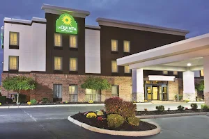 La Quinta Inn & Suites by Wyndham Columbus - Grove City image