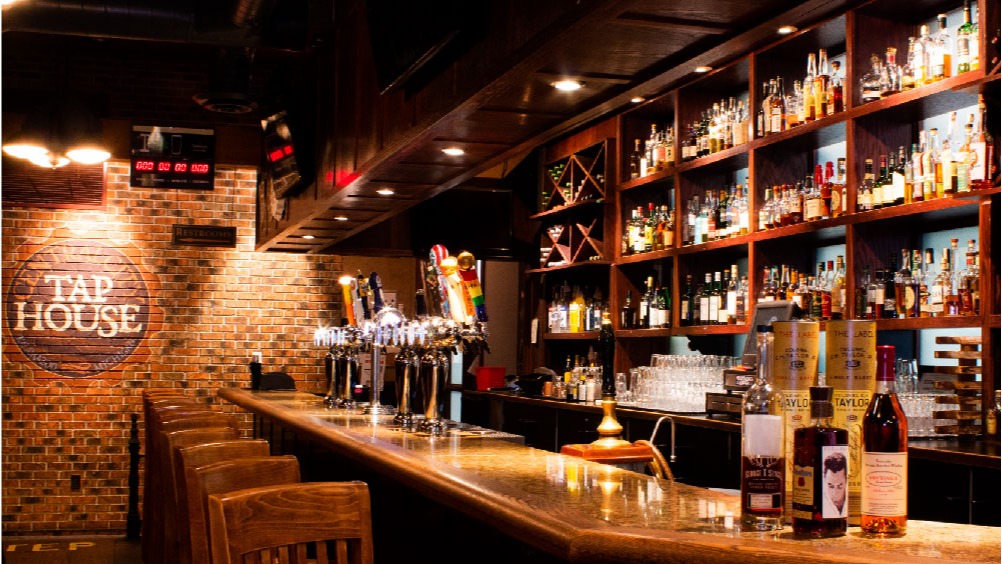 Hub Tavern + Grill 49007