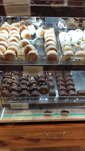 Grocery Store «Whole Foods Market», reviews and photos, 1380 E 70th St, Shreveport, LA 71105, USA