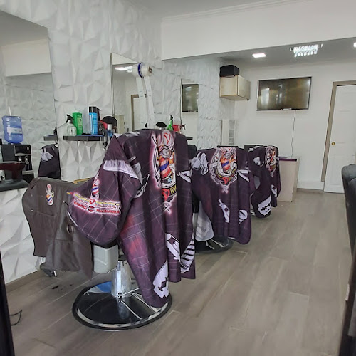 Opiniones de sereSVivientes barberia peluqueria chile en San Bernardo - Peluquería