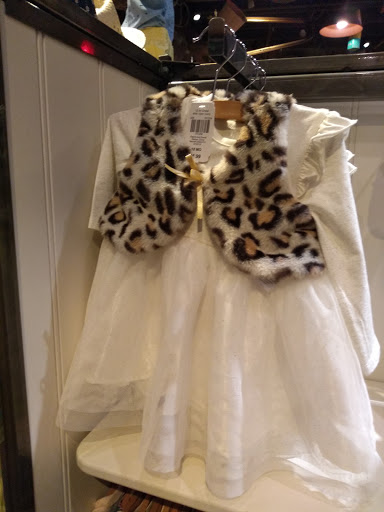 American Restaurant «Cracker Barrel Old Country Store», reviews and photos, 3701 Elmsley Ct, Greensboro, NC 27406, USA