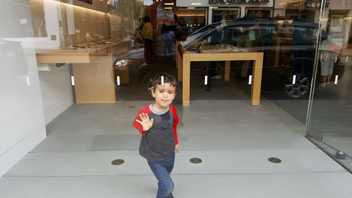 Computer Store «Apple Shadyside», reviews and photos, 5508 Walnut St, Pittsburgh, PA 15232, USA