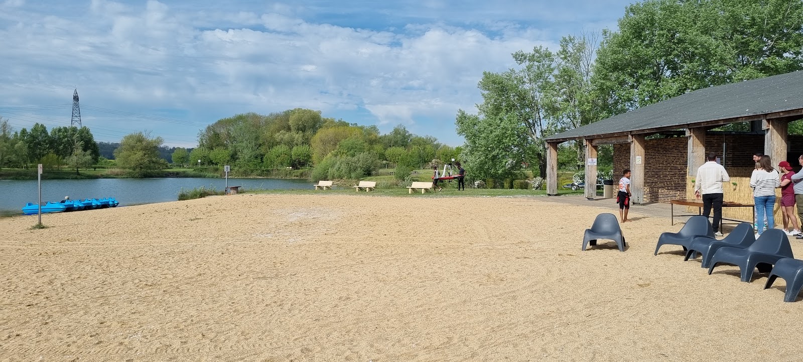 Plage Varennes-sur-Seine'in fotoğrafı düz bir kıyı şeridi ile birlikte