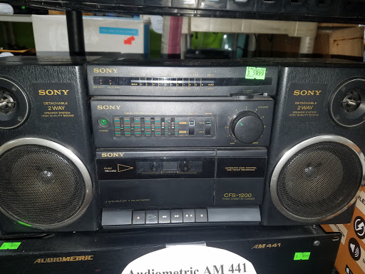 Record Store «Flipside Records», reviews and photos, 41 E 14 Mile Rd, Clawson, MI 48017, USA